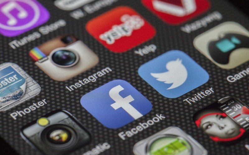 Nasveti: računalnik, telefon, TV - kje in koliko časa?